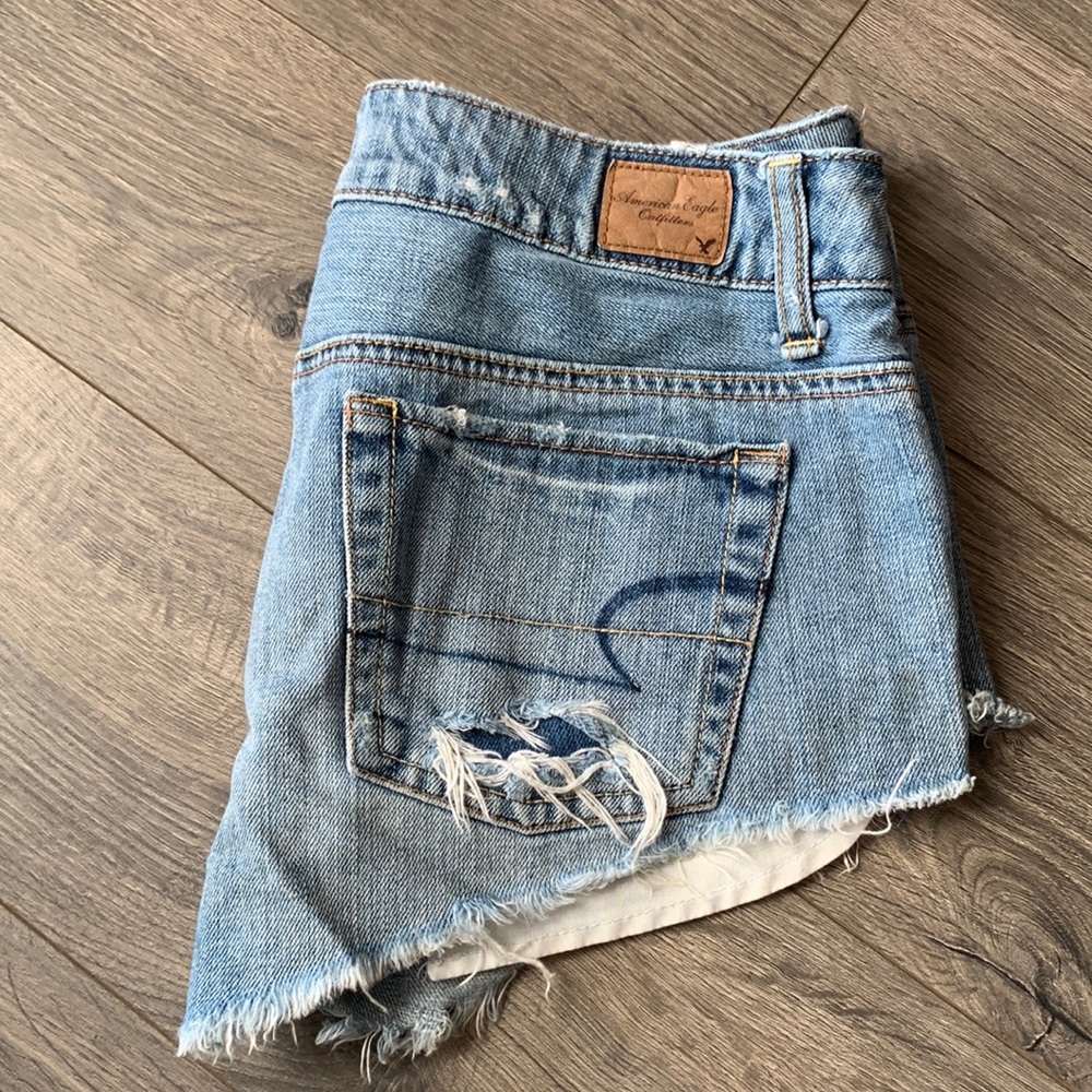 American Eagle distressed Jean cutoff shorts Sz ~> 2
